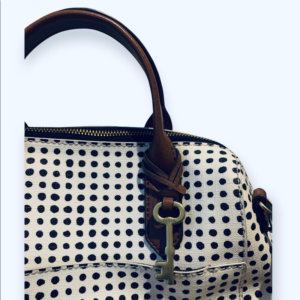 Detachable cross body straps .Fossil purse. - Picture 3 of 3